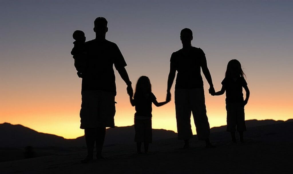 स्वस्थ और खुश रहने में मदद करता है परिवार