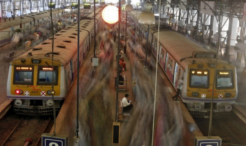 A Female Railway Officer Helps Lost Children Get Home