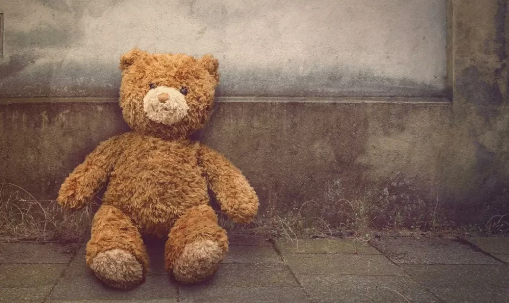 7 Signs You Grew Up With Childhood Emotional Neglect