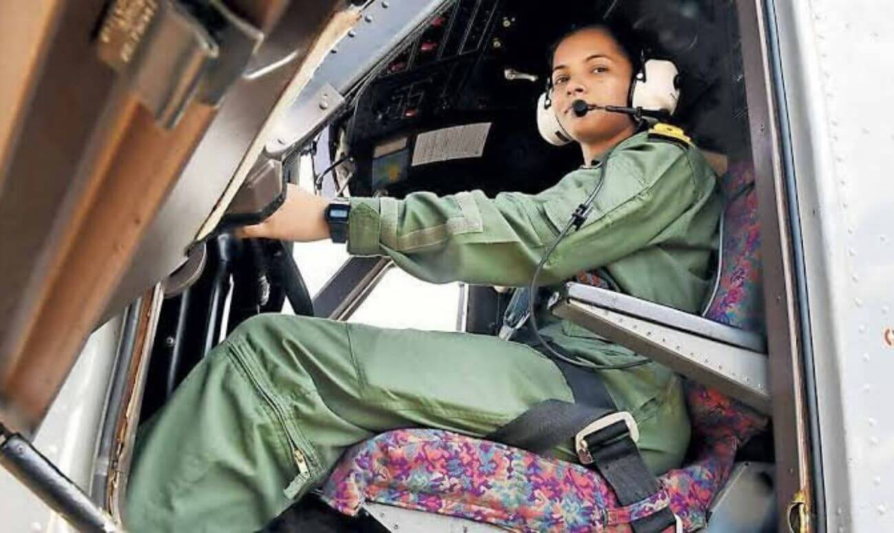 इंडियन नेवी की पहली महिला पायलट बन शिवांगी सिंह ने रचा इतिहास