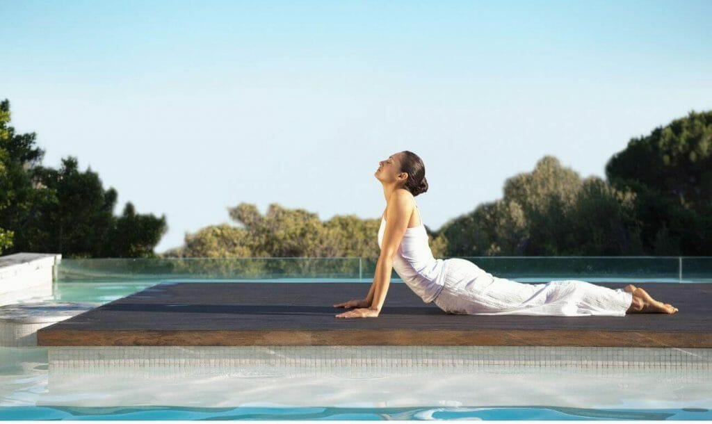10 Best Yoga Retreats in India For Beginners & Practitioners Alike