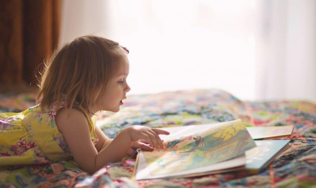 8 तरीकों से कराएं बच्चों की किताबों से दोस्ती