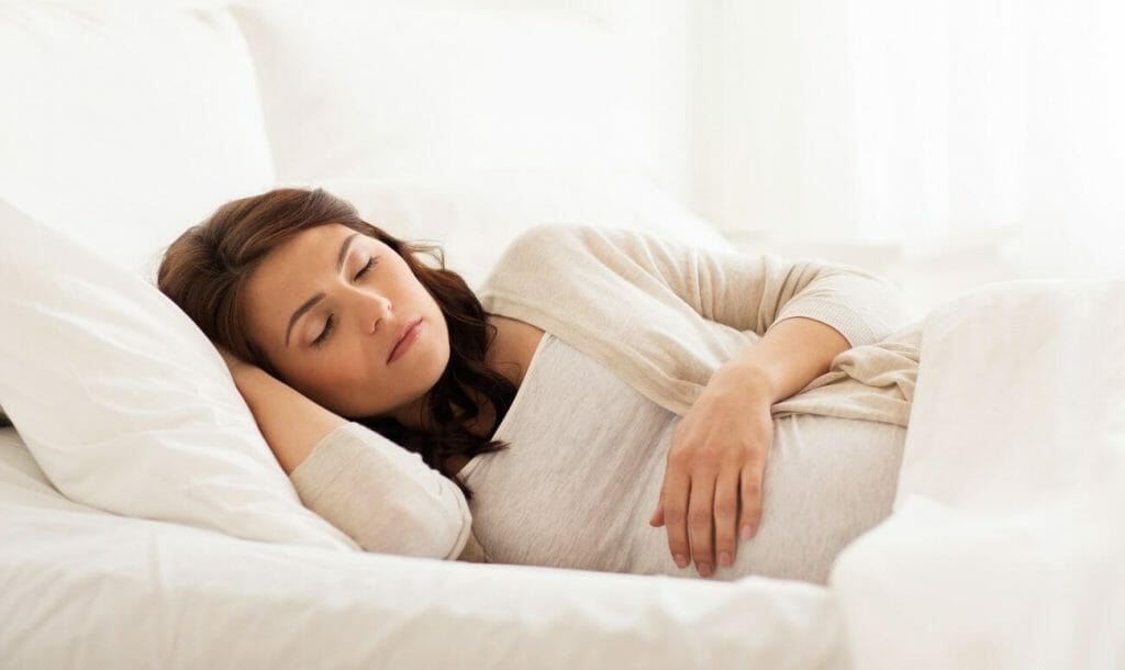 गर्भावस्था में अच्छी नींद के उपाय और सोने की सही स्थिति