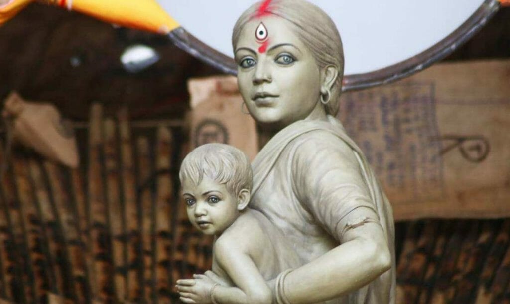 Kolkata Pandal Replaces Durga Idol With Migrant Worker’s Statue To Pay Them A Tribute