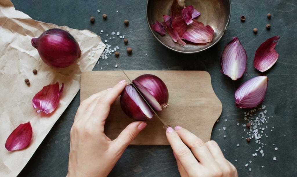 How To Make Zero-Budget, Organic Fertilisers From Onion Peels