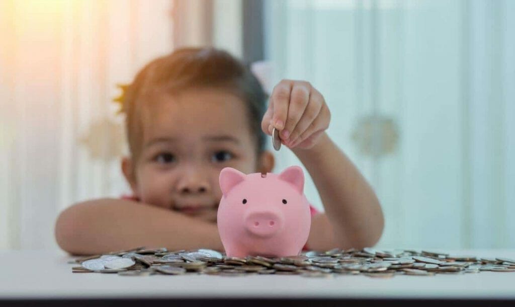 बच्चों को पैसे का महत्व सिखाने के 7 तरीके