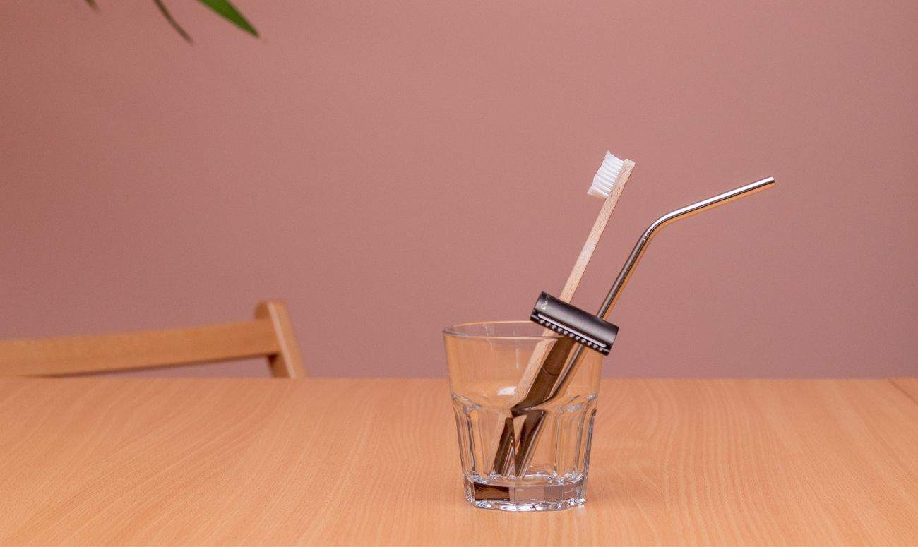 zero waste 
bamboo toothbrush
razor 
straw
