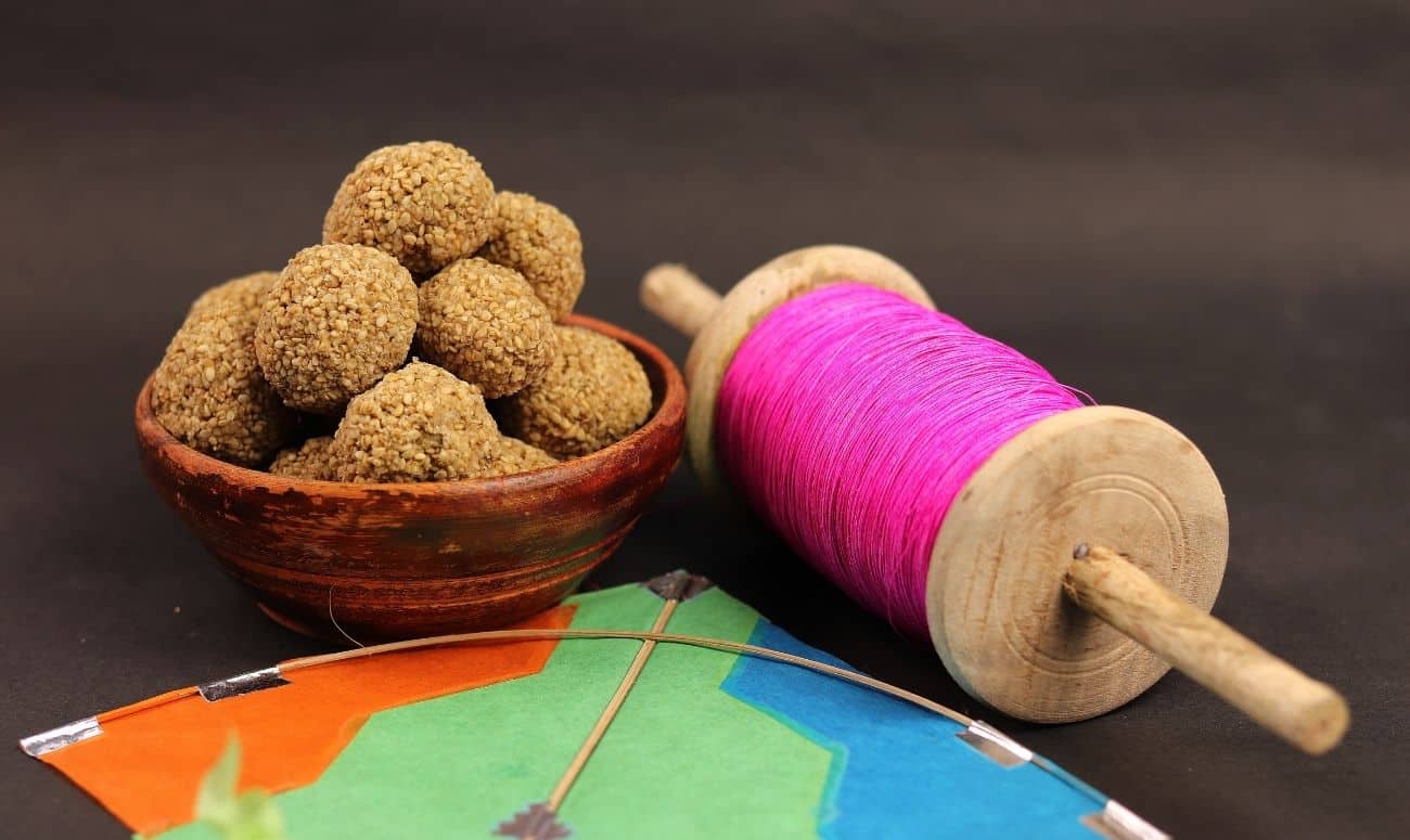 makar sankranti
til gud
kites
lohri
uttarayan