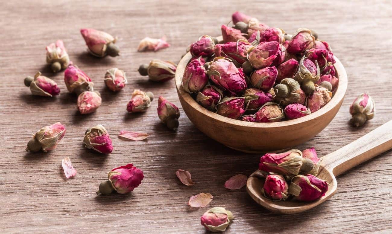 roses
rose petals
valentines
health benefits of roses