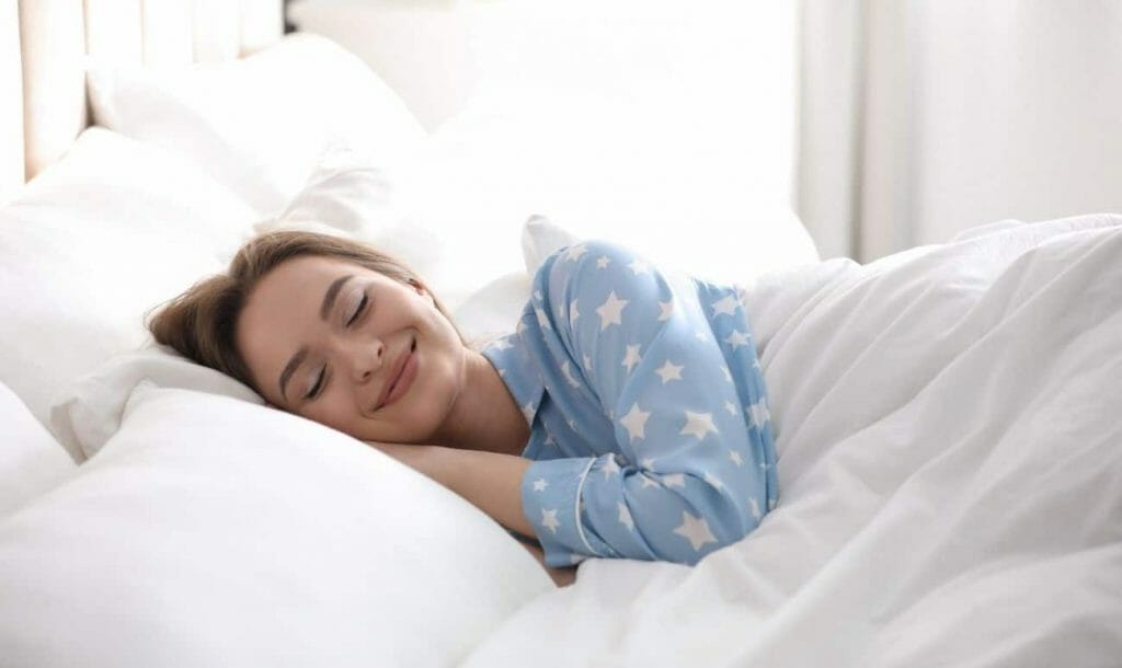 नींद पूरी होना क्यों ज़रूरी है, जानिए 7 कारण