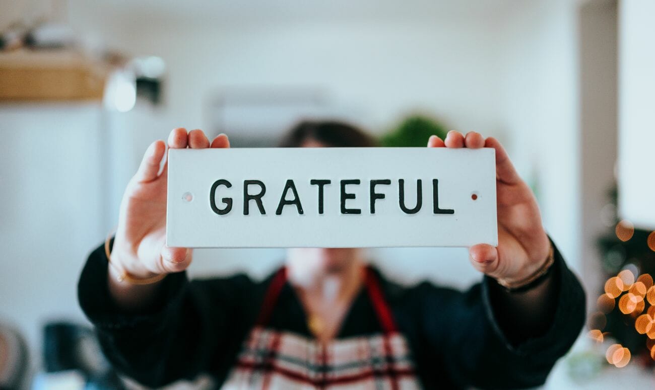 how-to-accept-gratitude-fully-into-your-life-feature-image