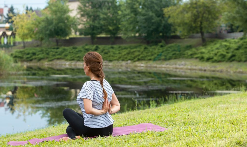 4 Ways Yoga Can Help You Build Back Strength Plus Asanas To Try 