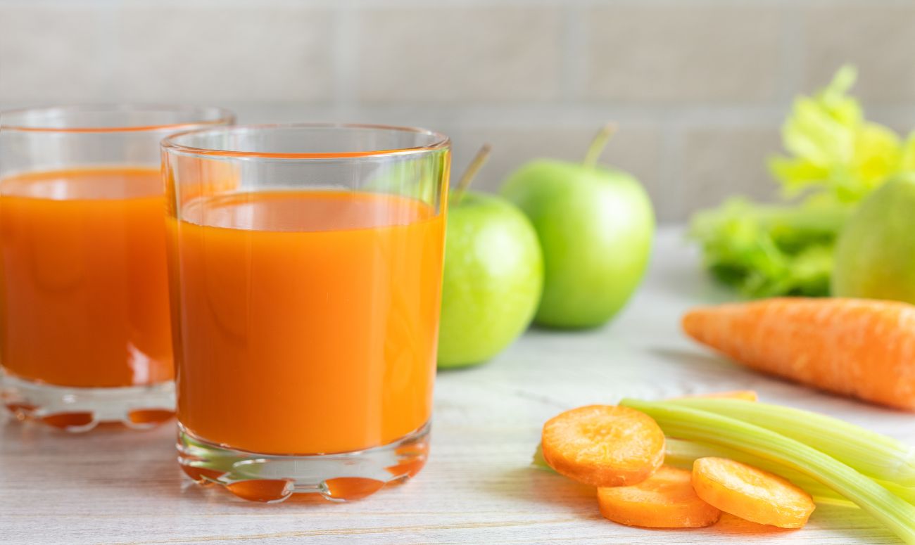 detox-juice-cleanse-recipe-carrot-apple-juice-image