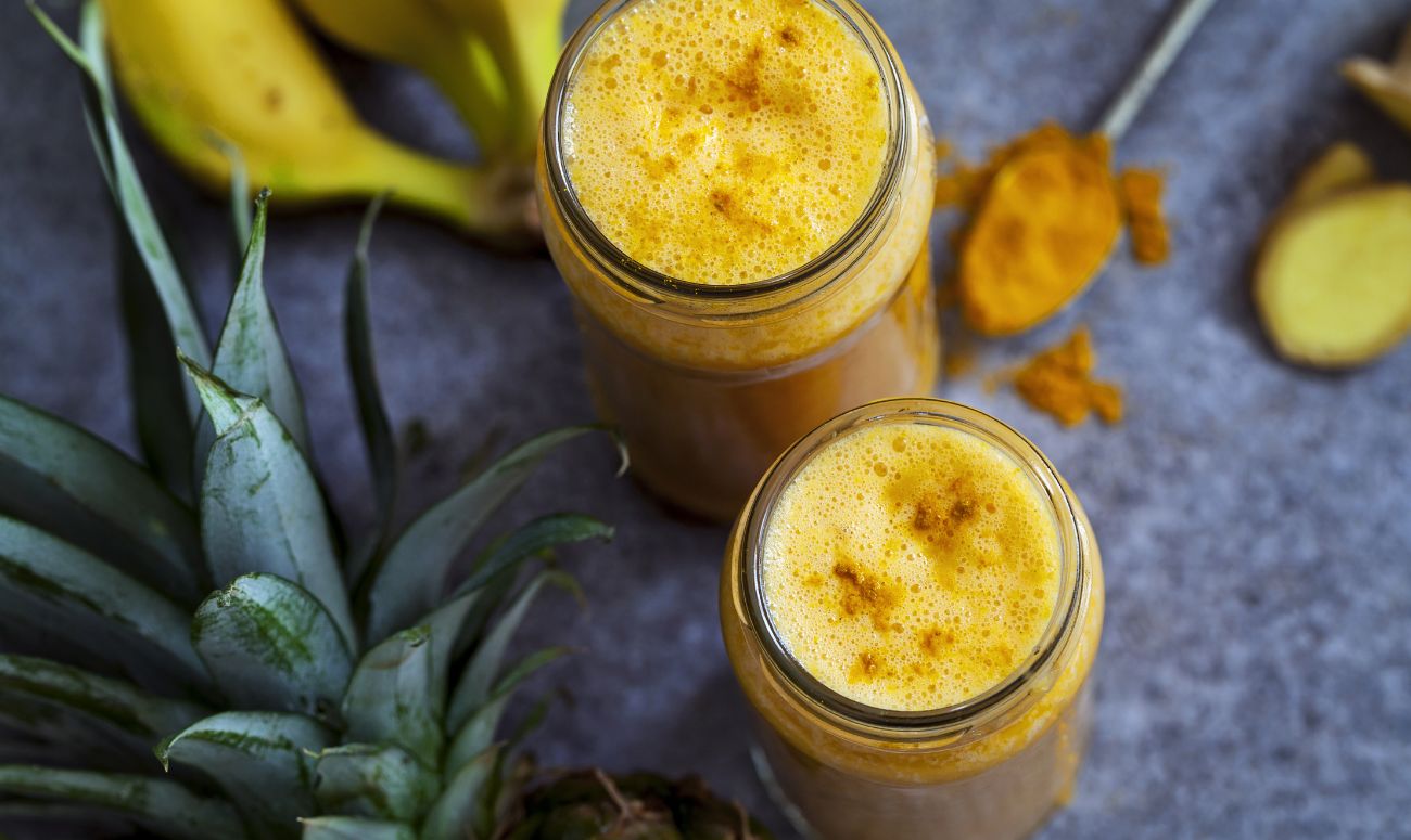 detox-juice-cleanse-recipe-pineapple-turmeric-juice-image