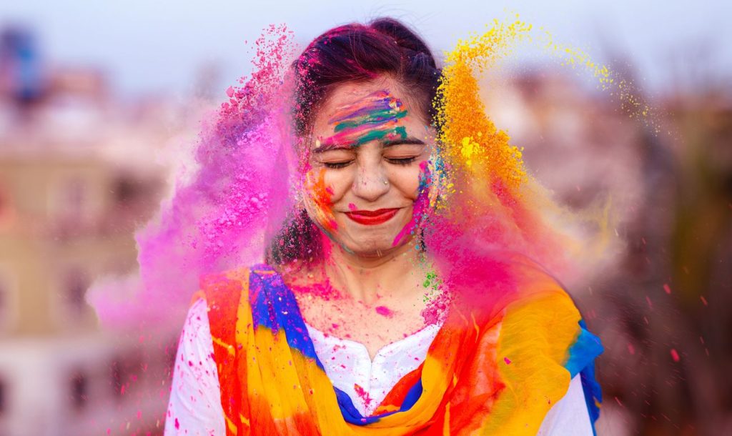 Did You Know Colours Of Holi Can Help You Relieve Stress & Feel Calm? 